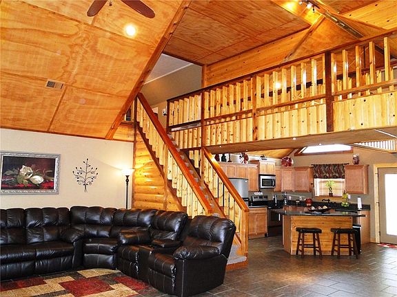 GREAT OPEN SPACE FOR ENTERTAINING