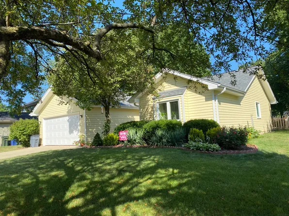 2299 Woodview Ln, Naperville, IL 60565