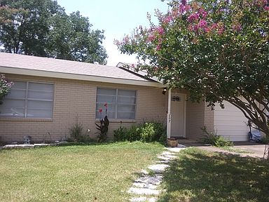 207 Glenmoor Dr Fredericksburg Tx 78624 Zillow