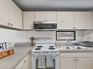 909 Coolidge St APT 301, Honolulu, HI 96826