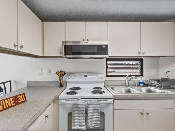 909 Coolidge St APT 301, Honolulu, HI 96826