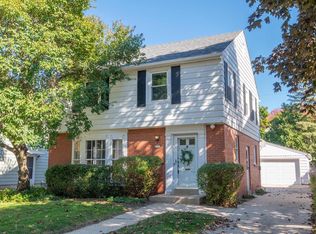 5252 N Bay Ridge AVENUE, Whitefish Bay, WI 53217
