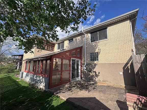 2nd image of 645 Mercer St