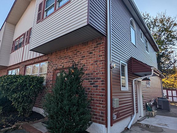 3rd image of 296 Armstrong Ave