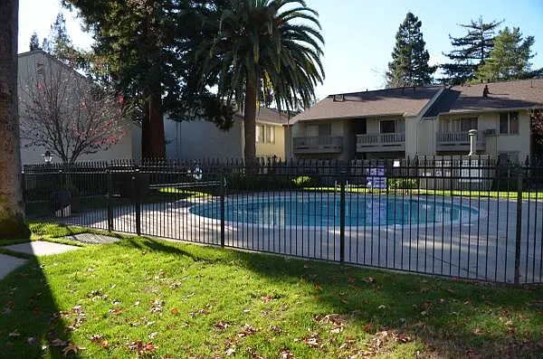 3 pools - 1251 Homestead Ave #145