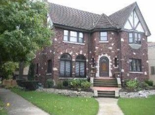 471 Longcommon Rd, Riverside, IL 60546