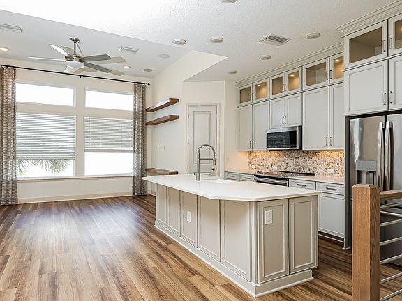 4th image of 7437 Beach Walk Pl