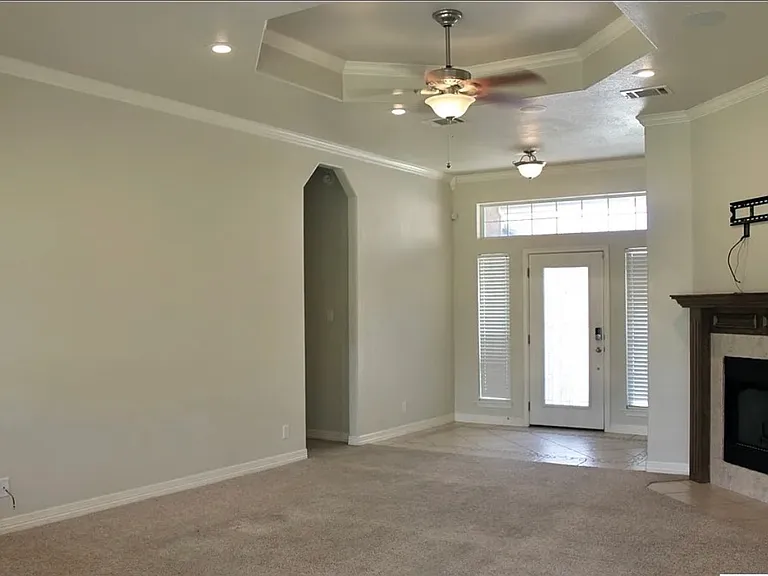 2015 Drawbridge Dr — Photo 2