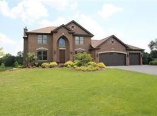 9823 Whisper Ridge Cir, Belvidere, IL 61008