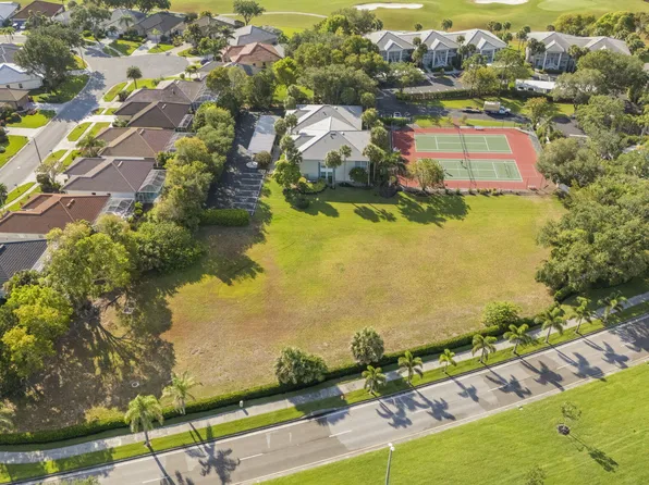 8151 Twelve Oaks Circle, Naples, FL 34113