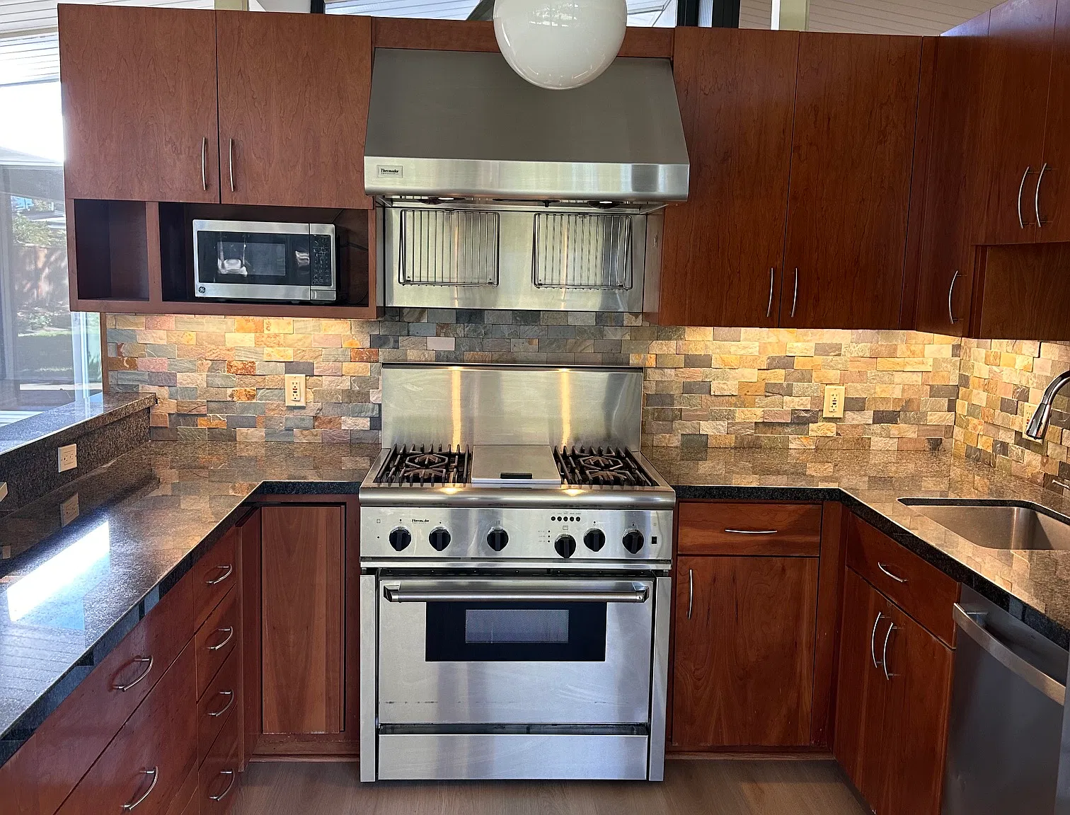 591 Rockport Dr — Photo 2