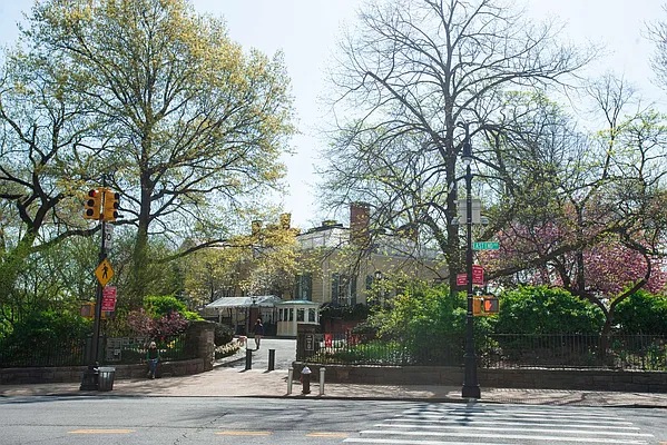 Sold by Compass | media 18