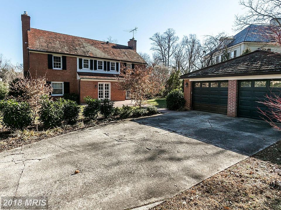 2nd image of 16 E Bishops Rd