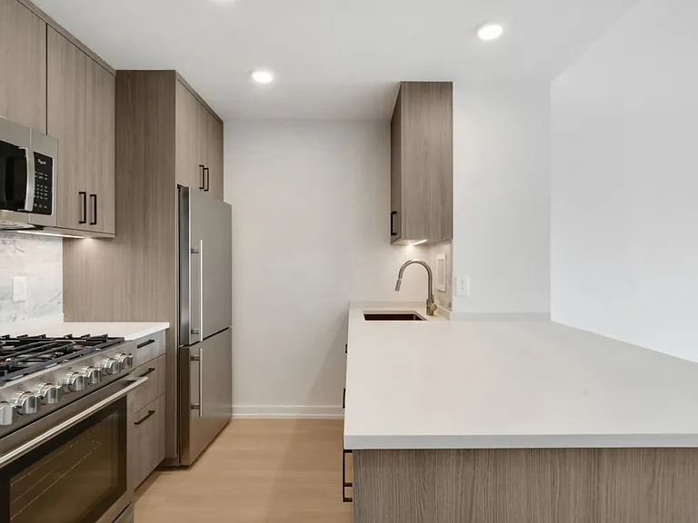 200 W 60th St #16A — Photo 13