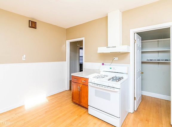 4th image of 2420 Oak Park Ave