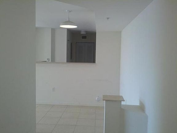 3rd image of 13780 NE 3rd Ct APT 304