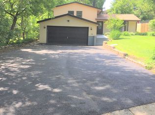 317 Hiawatha Dr, Lake In The Hills, IL 60156