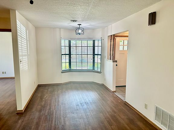 3rd image of 3403 W Beechwood Dr