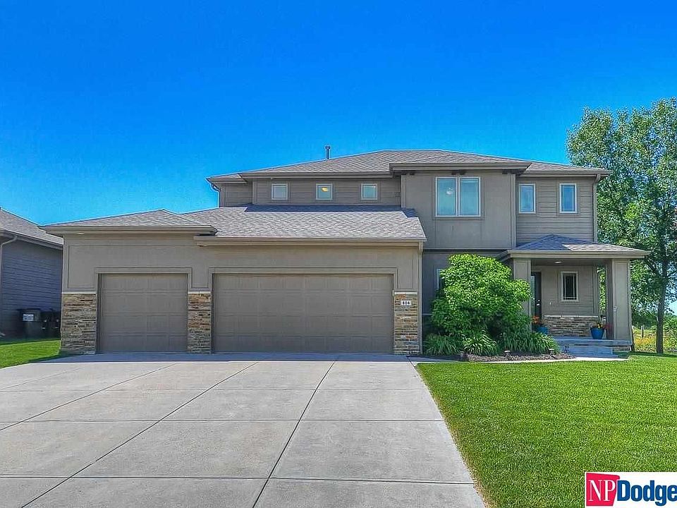 1st image of 804 S 191st Ave