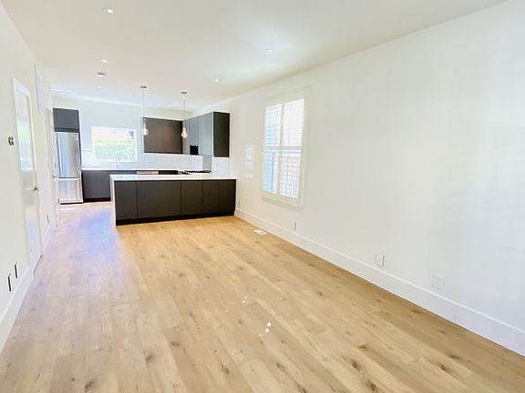 4th image of 142 Creekside Village Dr