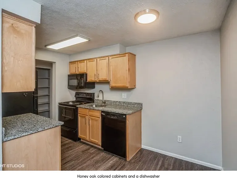 Bellaire Apartment Homes — Photo 9