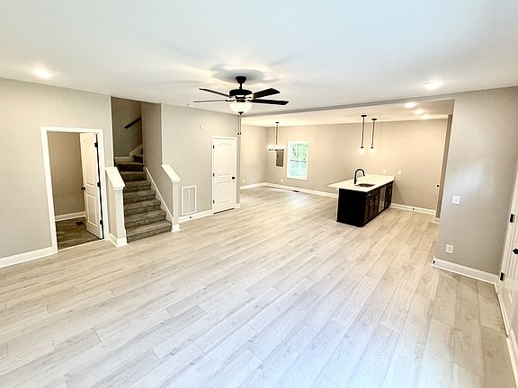 3rd image of 2833 Thrush Dr