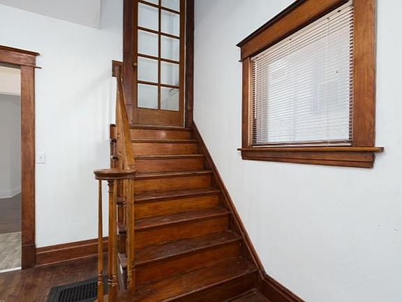 3rd image of 230 Old Orchard Pl