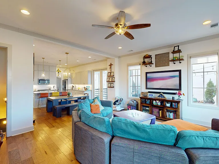 7075 Fain Park Dr — Photo 4