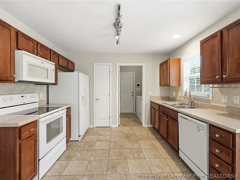 2219 Gray Goose Loop — Photo 10