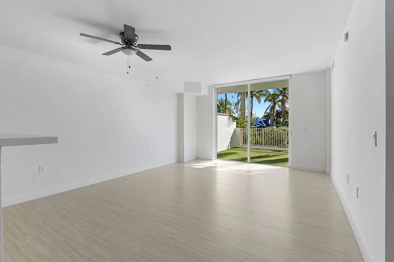 1 bed, 870 sqft, $2,899 — Photo 3