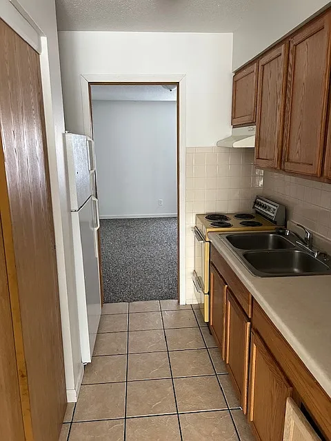 1201 Dixon Avenue — Photo 3
