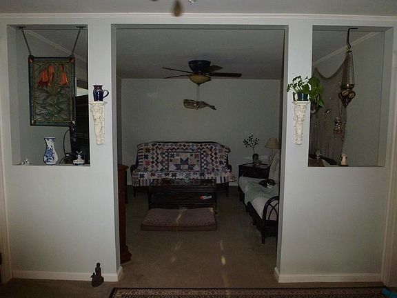 4th image of 33 Castle St