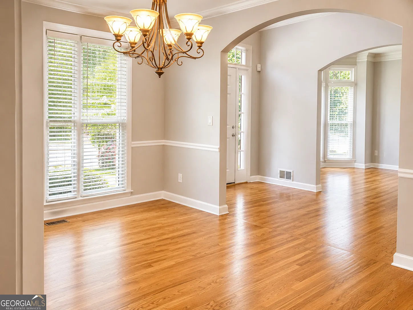 5 bed, 4.5 bath, 4720 sqft, $4,200 — Photo 3