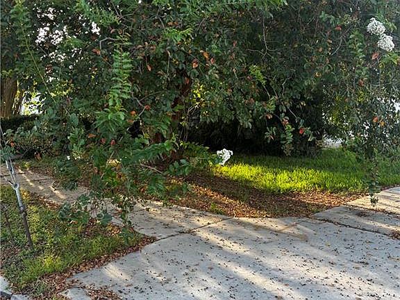 5th image of 4729 Pineda St