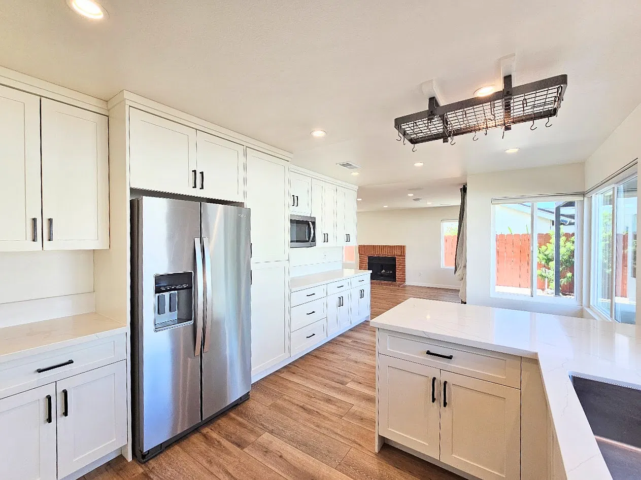 4 bed, 2048 sqft, $6,280 — Photo 4