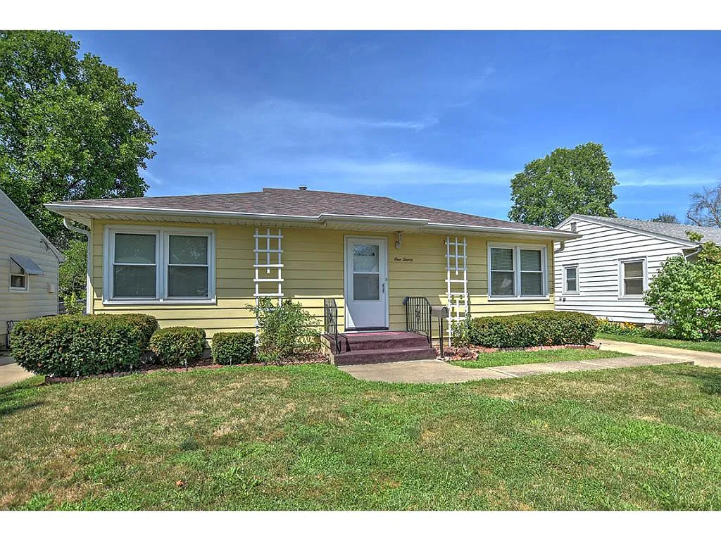120 W Graceland Ct photo 1