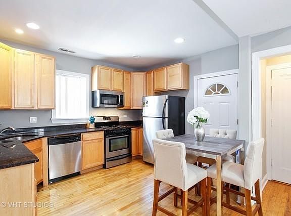2nd image of 6442 N Seeley Ave APT 2W