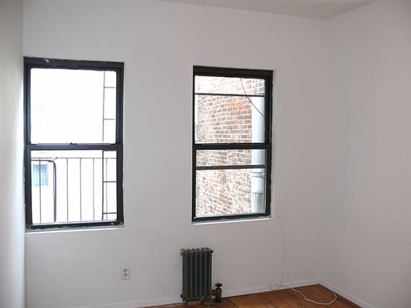 4th image of 208 W 23rd St APT 300