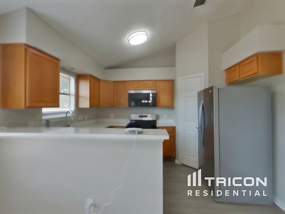 5th image of 1302 Texas Oak Way
