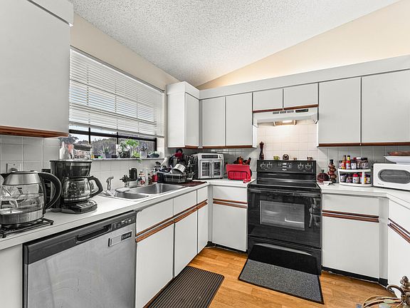 3rd image of 906 Congressional Way #906