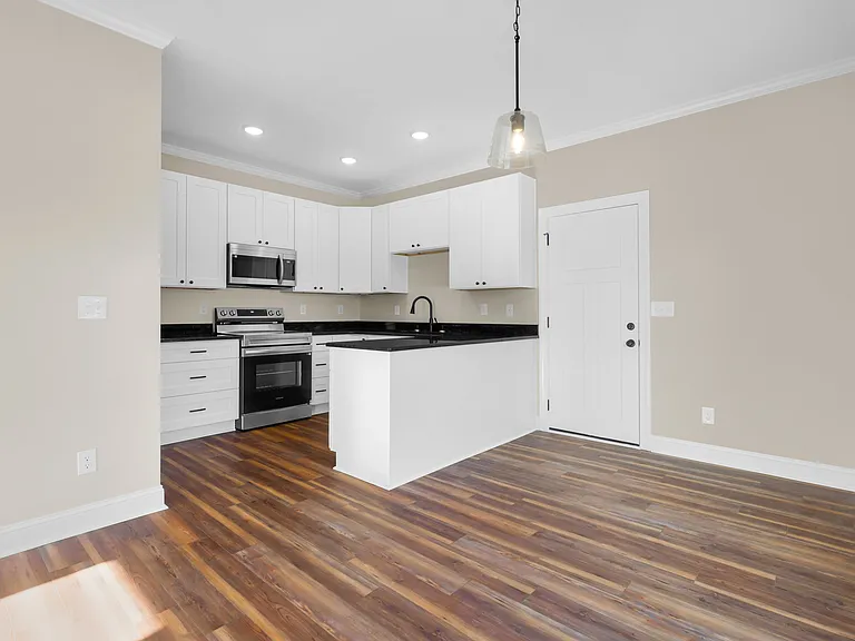 136 Macdonald Blvd — Photo 10