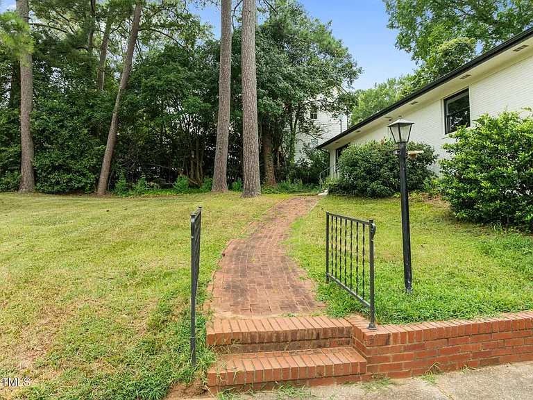 3026 Devonshire Dr — Photo 38