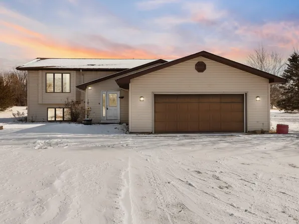742 Simmon Dr, Osceola, WI 54020
