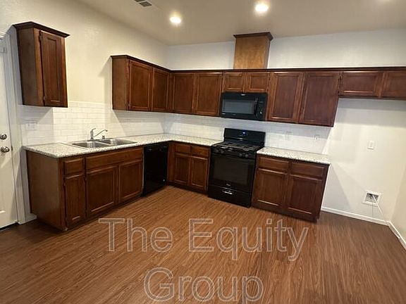 4th image of 3214 S Villa St