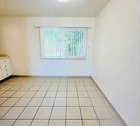 4th image of 125 S L St #6