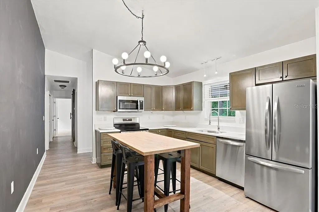 3 bed, 2.0 bath, 1480 sqft, $2,350 — Photo 3
