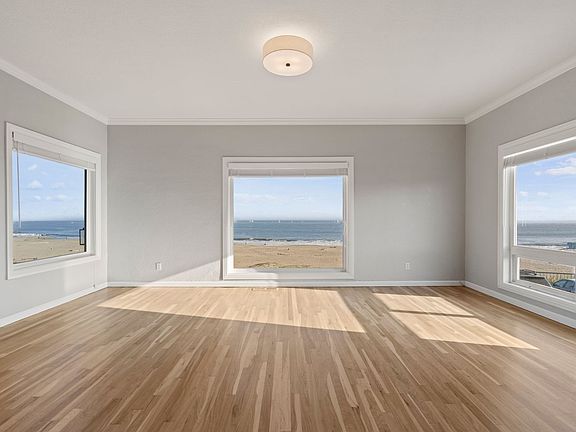 2nd image of 1703 E Cliff Dr #3