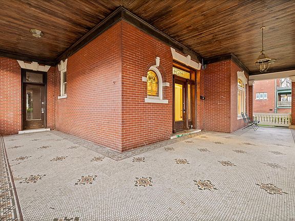 5th image of 926 Oak St