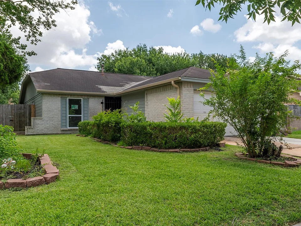 10703 Highland Woods Dr