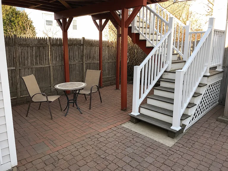 4 Leeds St #1 — Photo 8